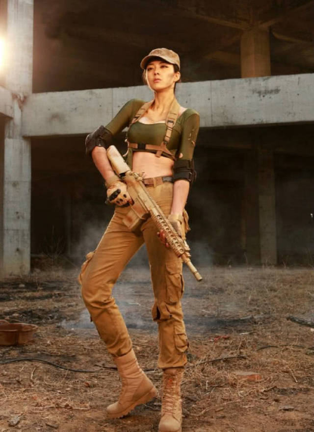 穿越火线的代言人,号称"黄金比例",网友:心动的感觉