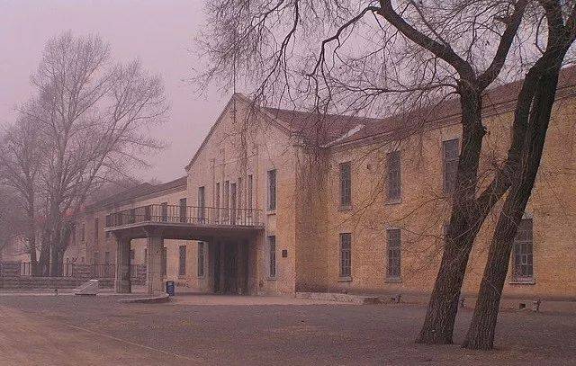 河地区成立了实验室,此后他又在哈尔滨平房区设立了大本营以加快研究