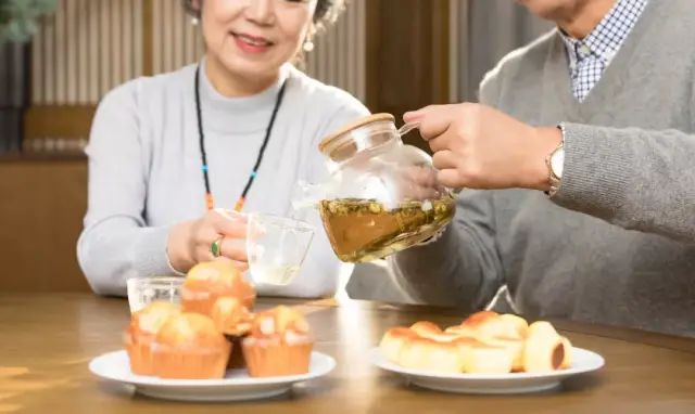 松软的像鹅绒枕头,吃到嘴里甜的像蜜,饮茶绝配