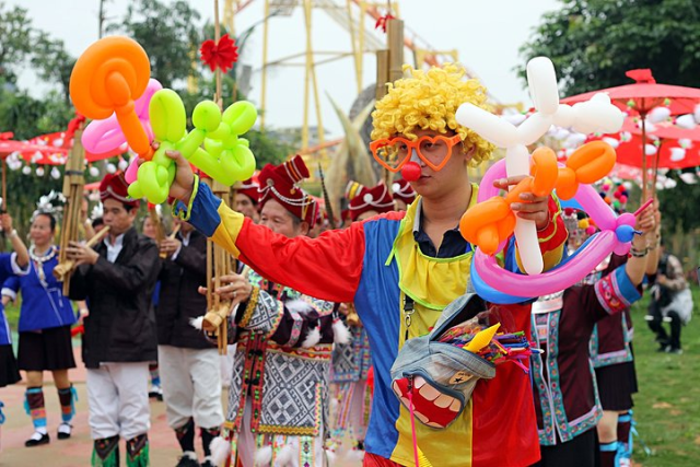 河南某热门景区五一将举办"国际小丑节",活动首日免门票!
