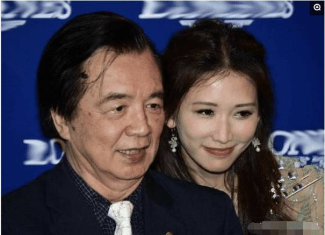 林志玲与74岁爸爸跳舞秀傲人上围, 网友注意力全在第三张!