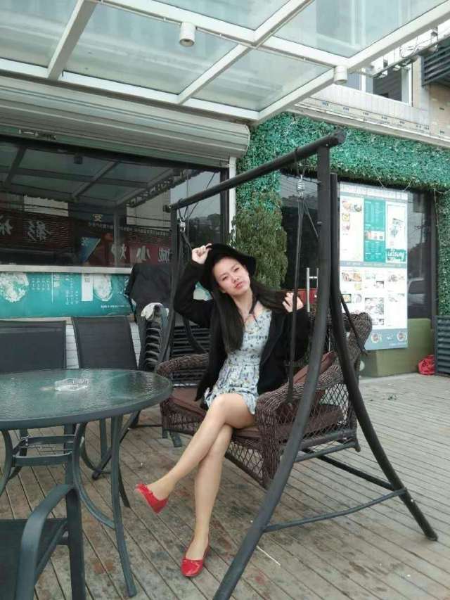 著名服装设计师范小娟