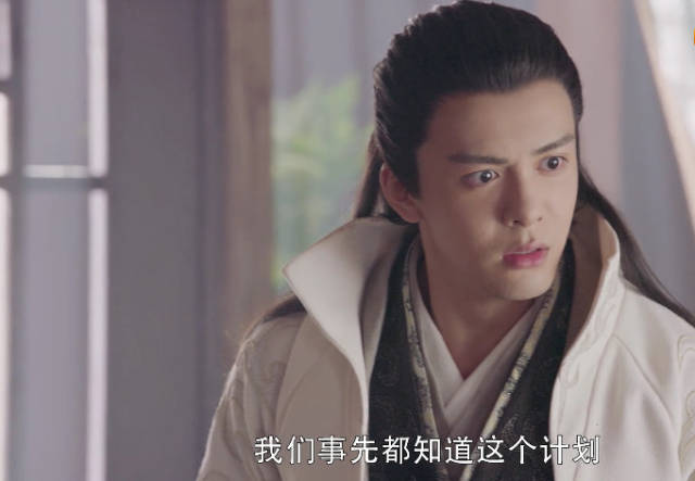 《倚天》结局疯了,谢逊为救周芷若而死,赵敏爹