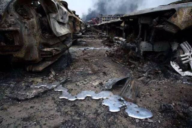 人受伤…… 2015年8月12日深夜, 天津滨海新区危险品仓库发生爆炸事故