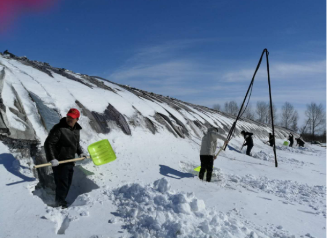 黑龙江农垦格球山农场大雪无情人有情