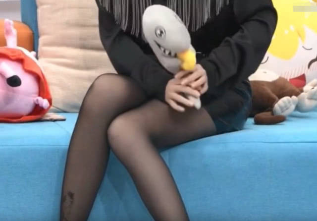 周淑怡受超管胁迫穿丝袜解说男解说表情亮了网友嘟嘟短