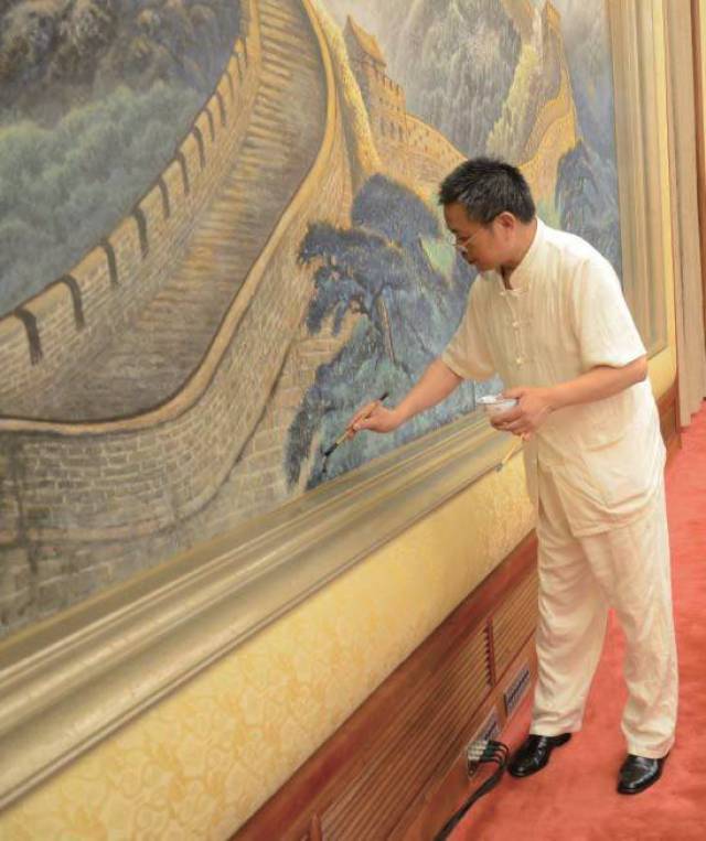 银版画以人民大会堂国家接待大厅长城画为原型 由原画家许仁龙教授