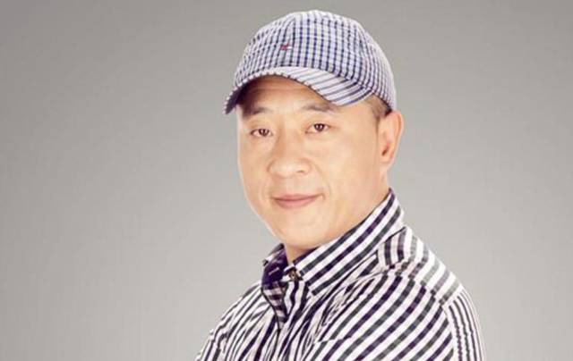 可以说演员的路子很广,观众们对他们也经常有一些称号,比如二人转演员