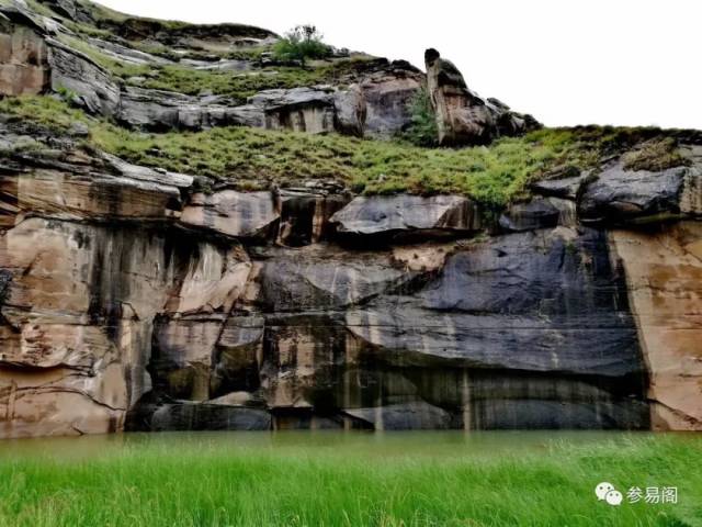 从府谷上神府高速,在石马川收费站下高速,走武家庄方向,顺李峰公路