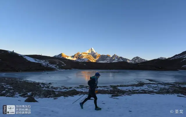 雪山下的裝備店開業,四姑娘山大二三峰攀登更便利