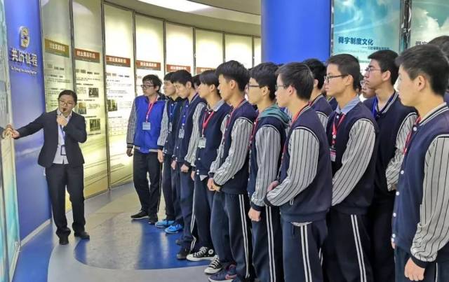 舜宇集团与余姚一职联合开展参观企业职业体验活动