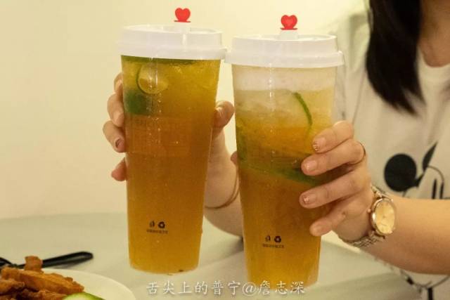 2元一杯的黑钻奶茶惊现国际商品城,这个夏天的奶茶,它承包了