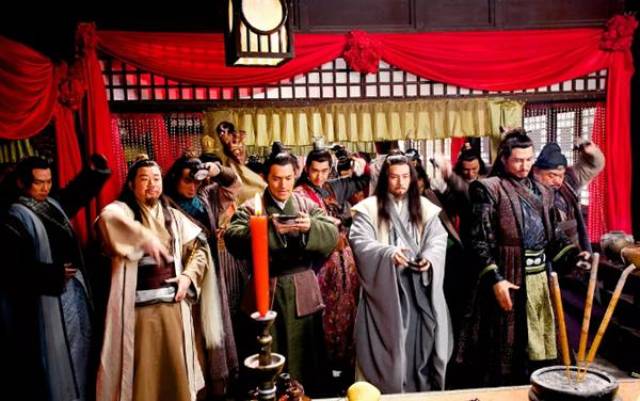 秦旭,秦彝为国战死后,宁夫人没带秦琼去投奔罗艺是有一定道理的