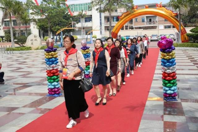 争当新时代好队员—晋江市龙湖镇衙口中心小学第一次少代会暨首届少