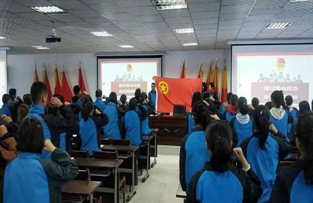 乌恰县实验中学