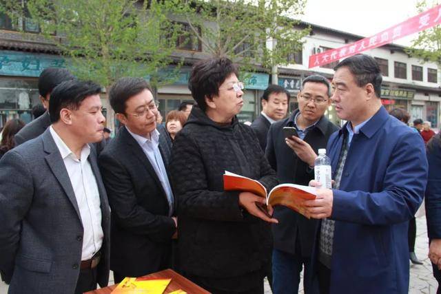 市人大常委会党组副书记,副主任朱加云,副主任孙菁,县委书记张颖,县