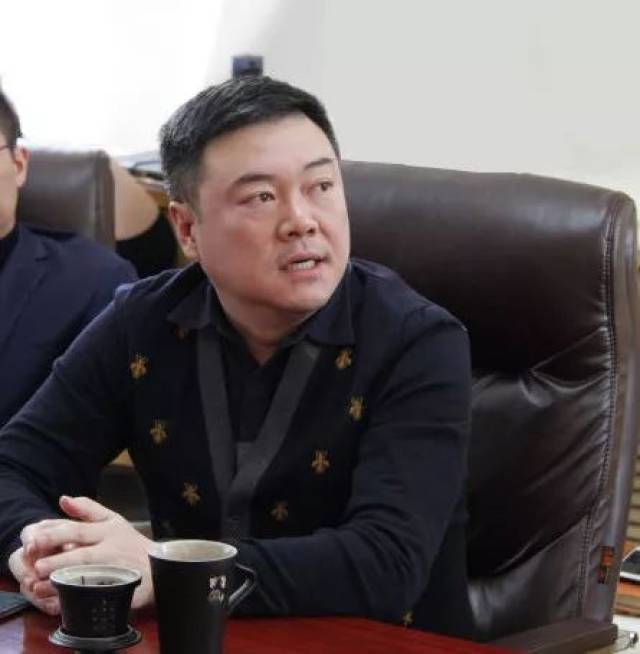 本次大会邀请到了神州通集团黄绍武董事长,爱施德集团黄文辉董事长