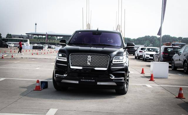 试驾美国fbi特工专用车林肯领航员