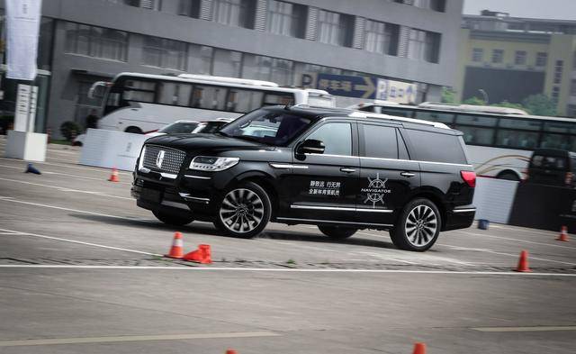 试驾美国fbi特工专用车林肯领航员