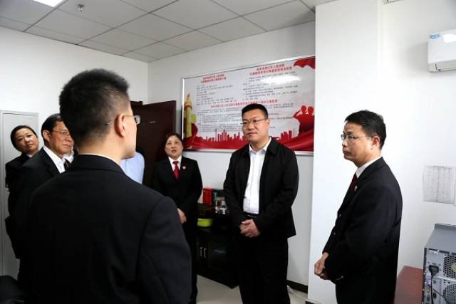 政法委书记,市公安局局长黄杰,市委政法委常务副书记方智等一行到安庆