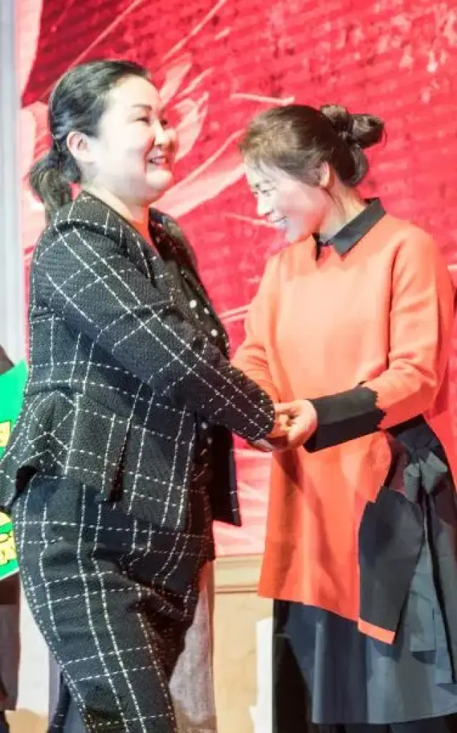 以质量求生存,以效率求发展的宗旨,郑国华女士作为中华面点王的创始人
