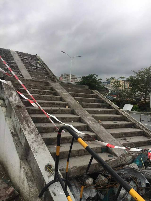 天桥,拆了.
