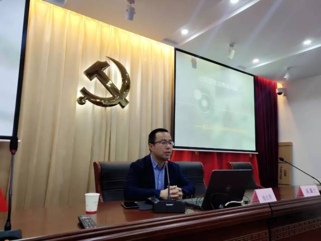 诺力亚动态 | 践行全域治理——施志勇律师在星河社区普法宣讲_手机