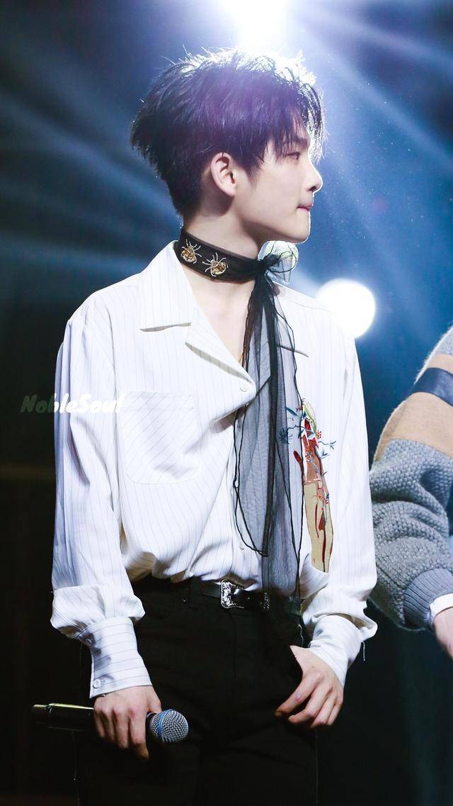 周震南是创造营里实力很强人气也很高的选手,虽然才