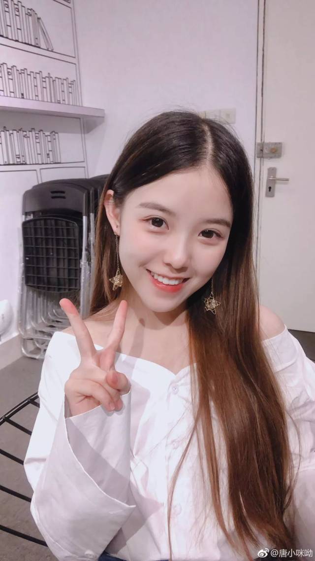 今晚选手— —唐小咪, 来自华东师范大学 一直在做