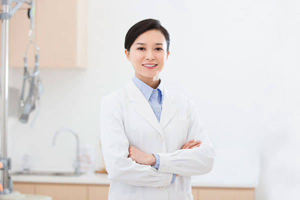 前上海九院植发科美女医生在线科普植发