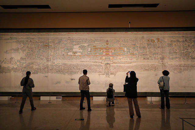 5米的《清末民初北京万象图》,完整展示了北京城包括四角楼的上九下七