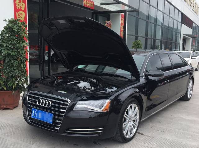奥迪a8l加长版,长5.98米,240万,比幻影有气势