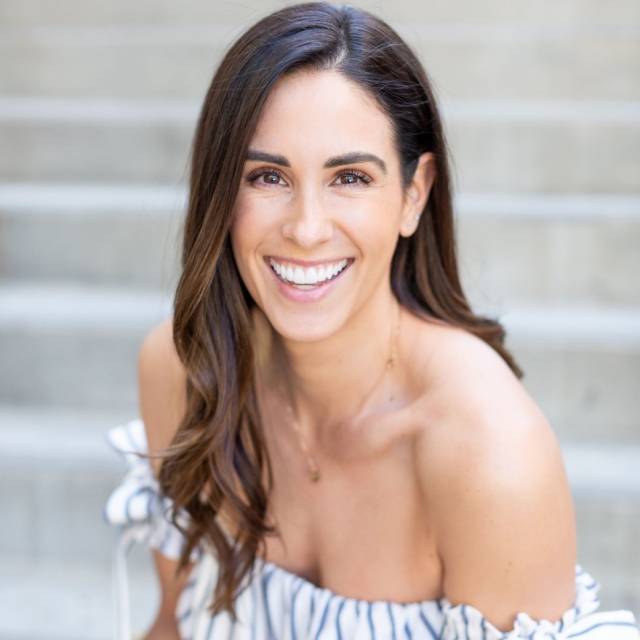 很多细节,甚至把沃顿具体的做法都讲了一遍,包括如何邀请凯莉进入房间