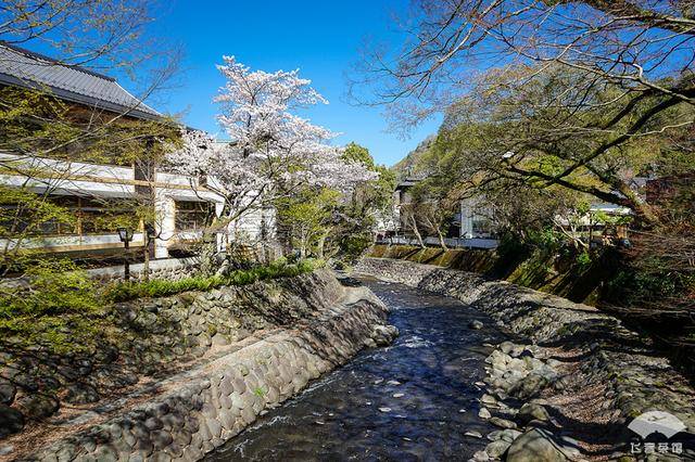 不吹不黑,日本乡下街道有多干净?看看富士山下旅游实拍