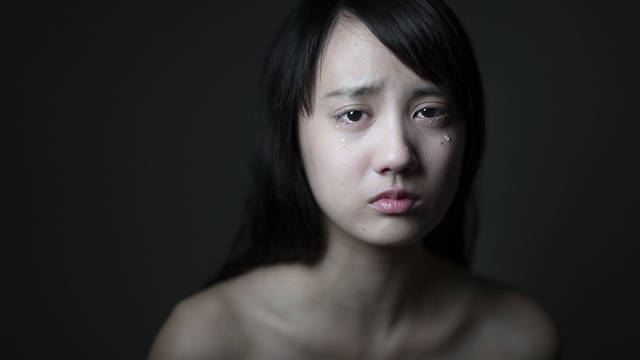 心理测试:哪个女孩儿看起来更伤心,测试你最受不了哪种委屈?