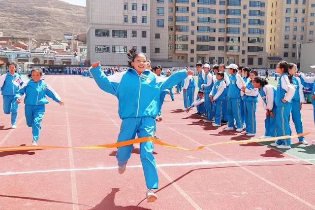 恰同学少年不负少年时光临潭县二中第二届校园文化艺术节暨五十二届