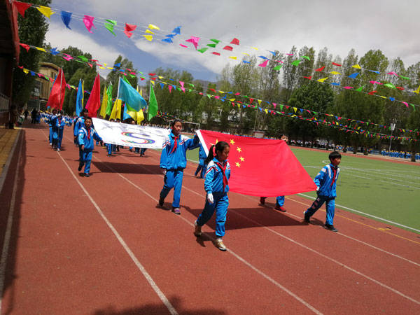 拉萨市实验小学举行第四十五届春季田径运动会