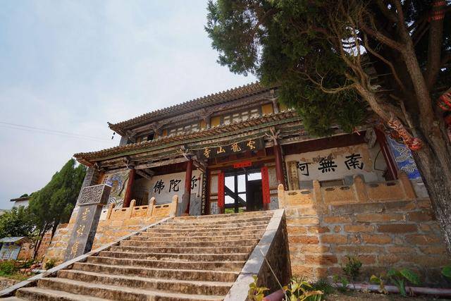原创深山藏古寺,萌萌神龟驼二碑,有趣记录建寺经过,你可知老龟报恩