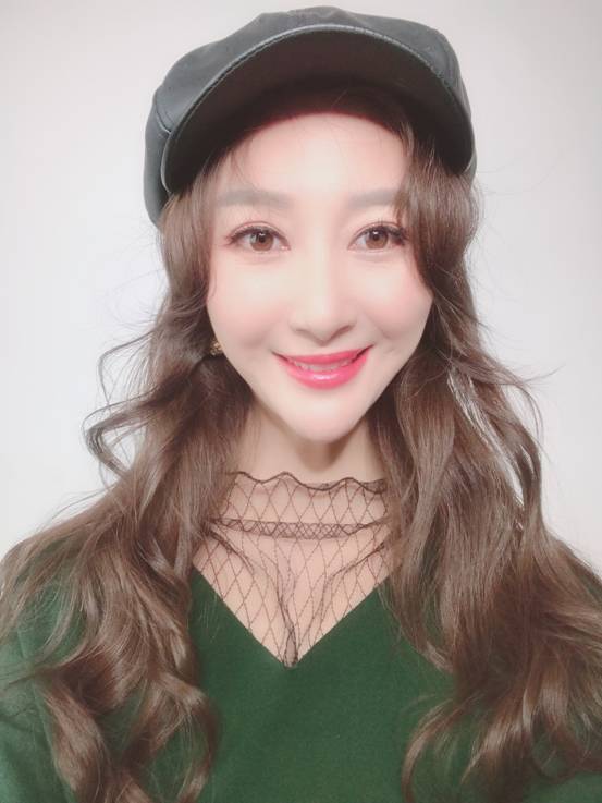 演员冯清沂写真曝光百变造型自信有范儿