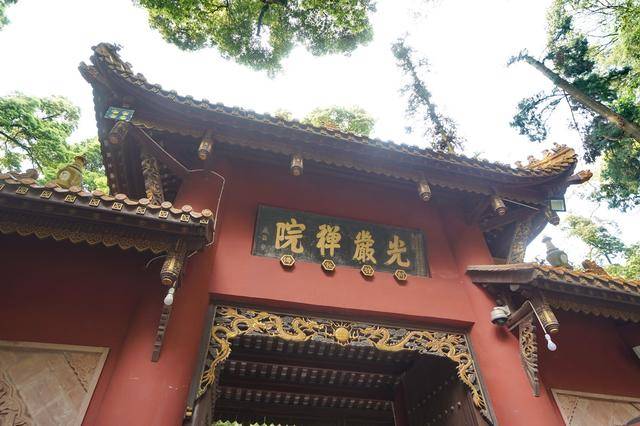 在四川成都崇州市街子镇有一座古老寺院叫光严禅院,别看它名气不大