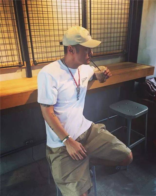 行走的荷尔蒙!穿搭教父余文乐,教你穿出港风帅哥既视感