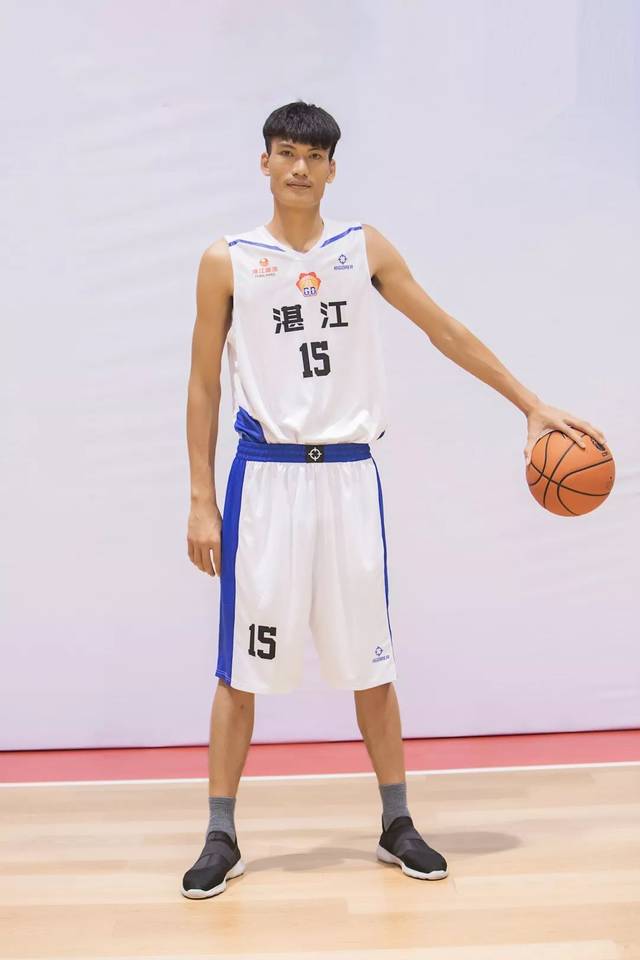 湛江吴川鸿宝汽车城队名单揭晓!