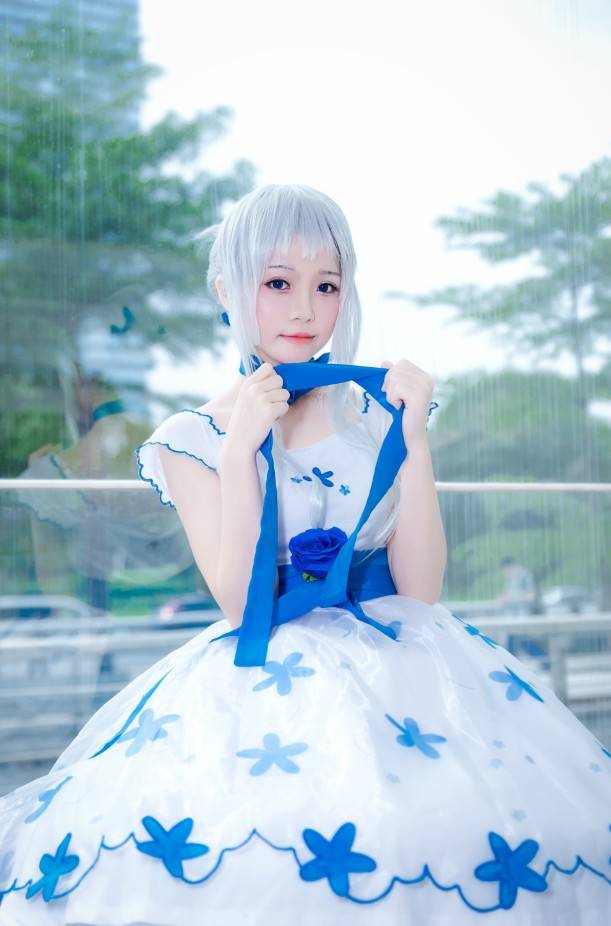 cos:场照上的银发本间芽衣子.