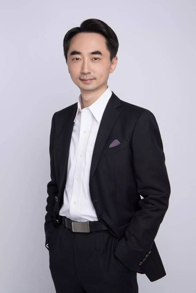 刘润商业洞察力新课即将上线请你帮我挑一张最帅的照片