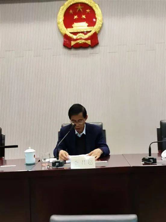 图为市人大常委会李君超副主任在新闻发布会上讲话