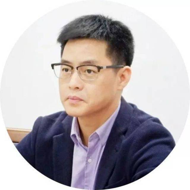 区教育局局长陈小华