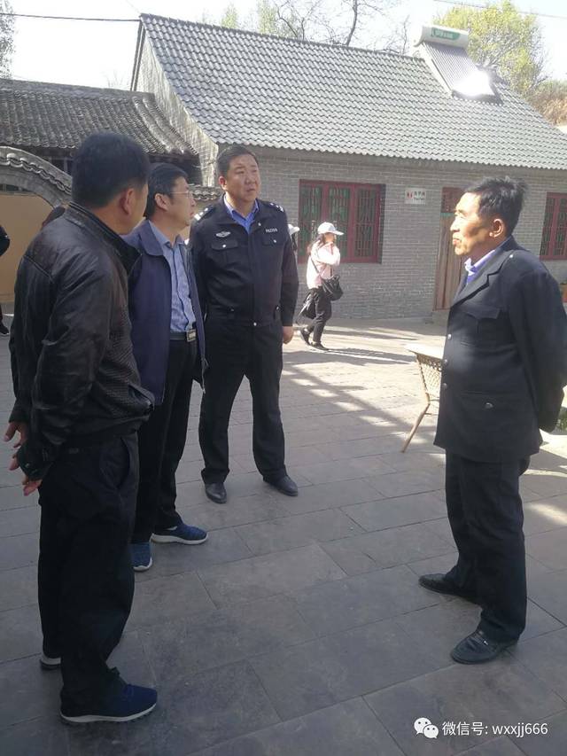 武乡县政府副县长一行深入路面一线检查督导"五一"节前道路交通安全
