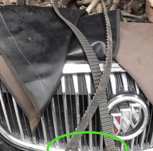 14万公里的凯越正时皮带断了, 看到拆开的发动机, 车主后悔不已