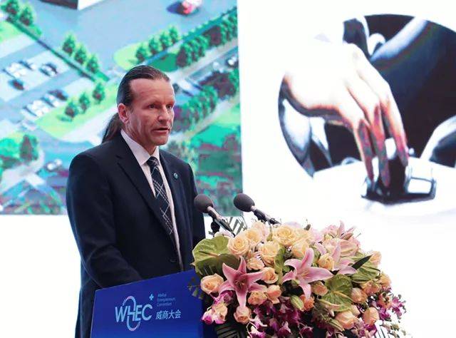 马夸特开关有限公司总经理阿伦茨发言.