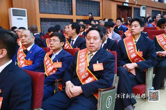 王国清荣获山西省劳特级劳动模范荣誉称号.